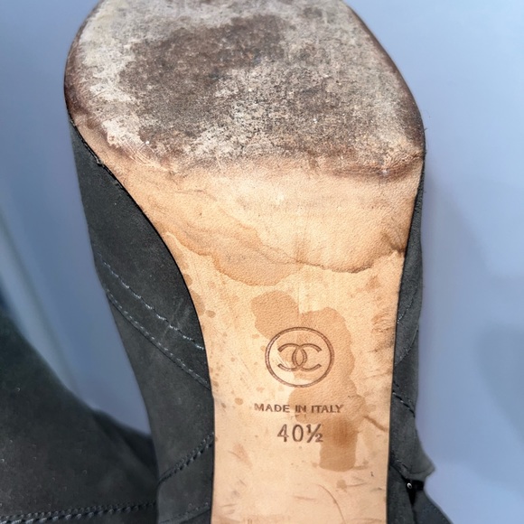 Auth Chanel gray suede ankle booties - Picture 10 of 10